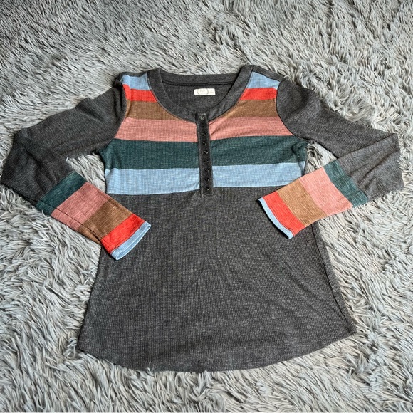 Maurices 24/7 Shirt Womens Small Stripe Crew Neck Gray Lightweight Long Sleeve - Picture 1 of 9